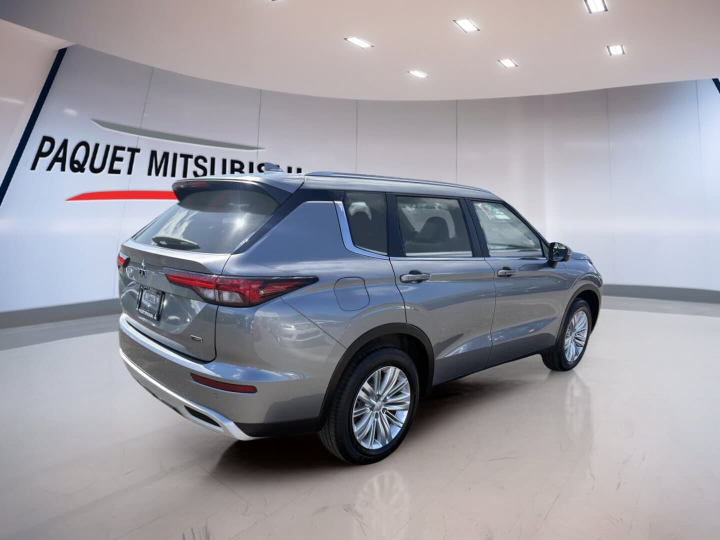 Mitsubishi Outlander 2024 — photo 2