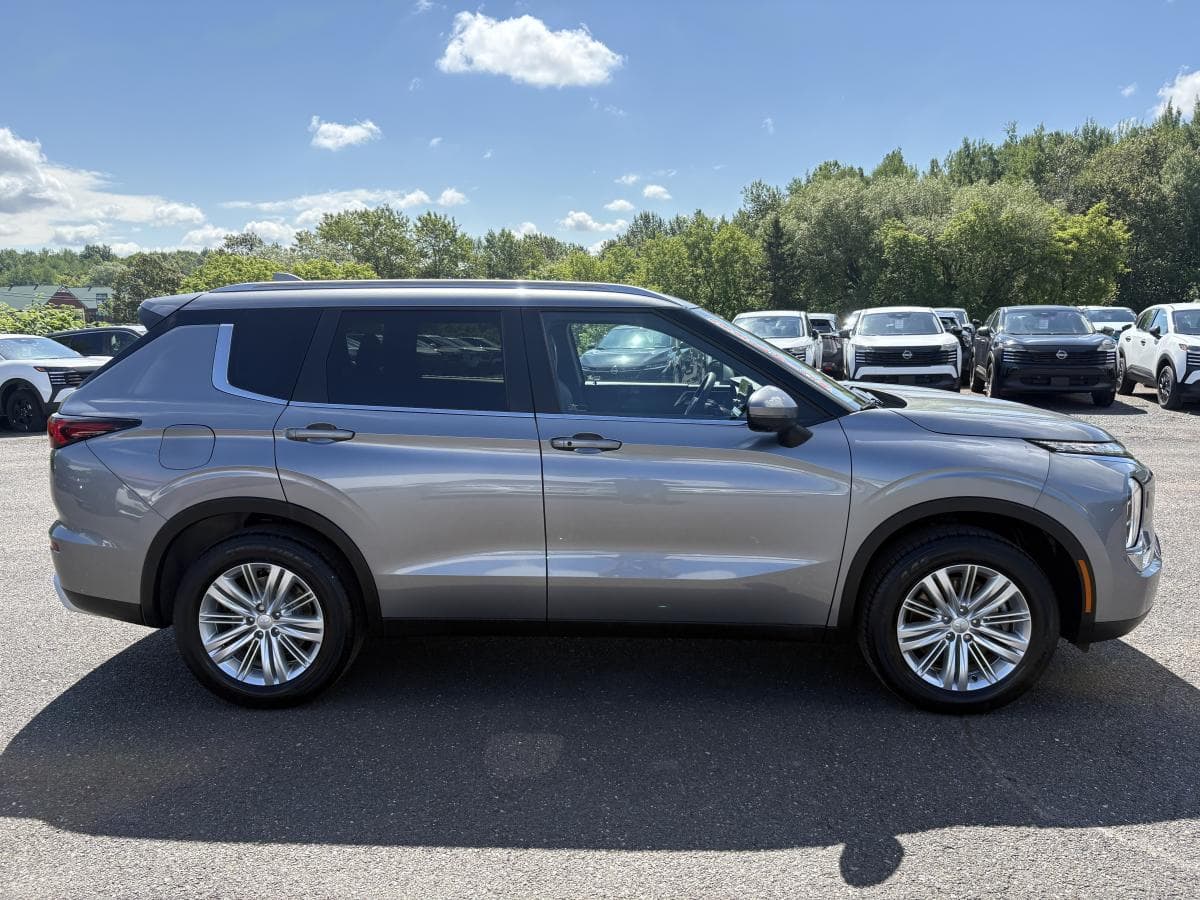 Mitsubishi Outlander 2024 — photo 7