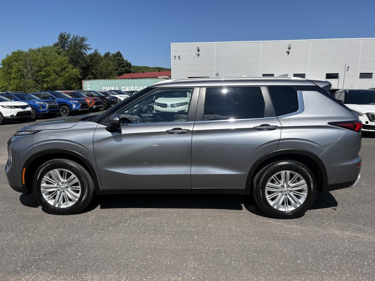 Mitsubishi Outlander 2024 — photo 8