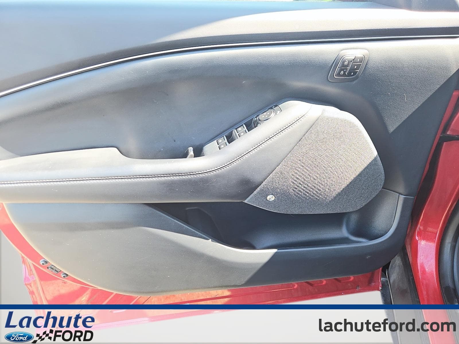 Ford Mustang Mach-E 2023 — photo 11