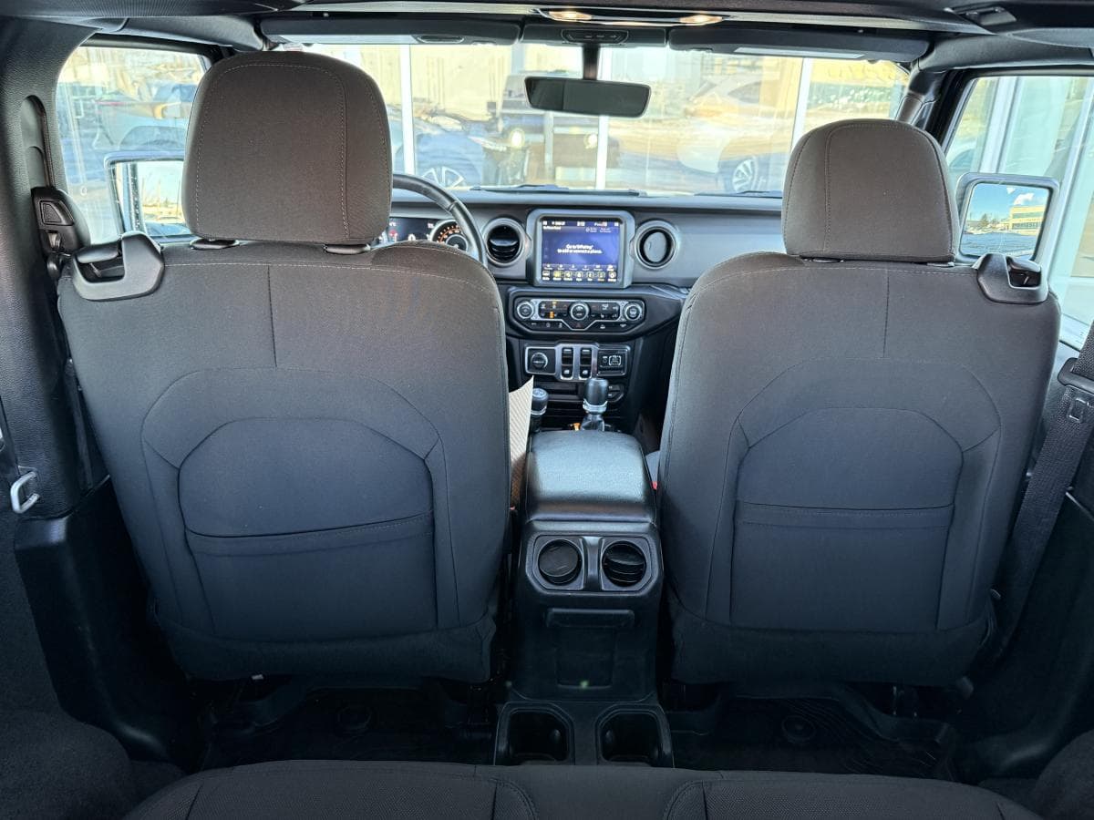 Jeep Wrangler Willys 2023 — photo 12
