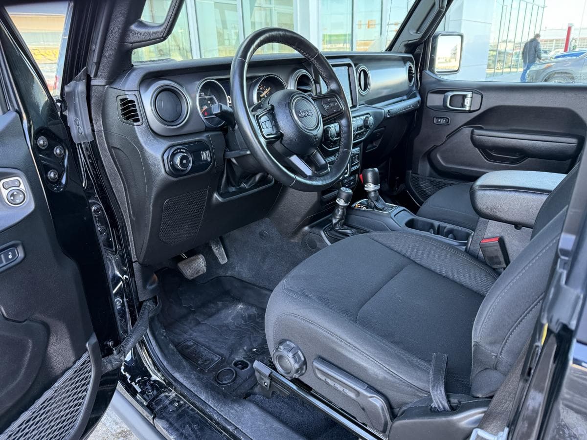 Jeep Wrangler Willys 2023 — photo 8