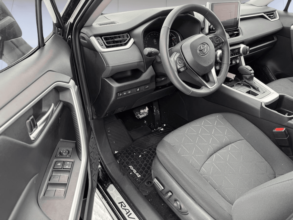 Toyota RAV4 XLE 2025 — photo 9