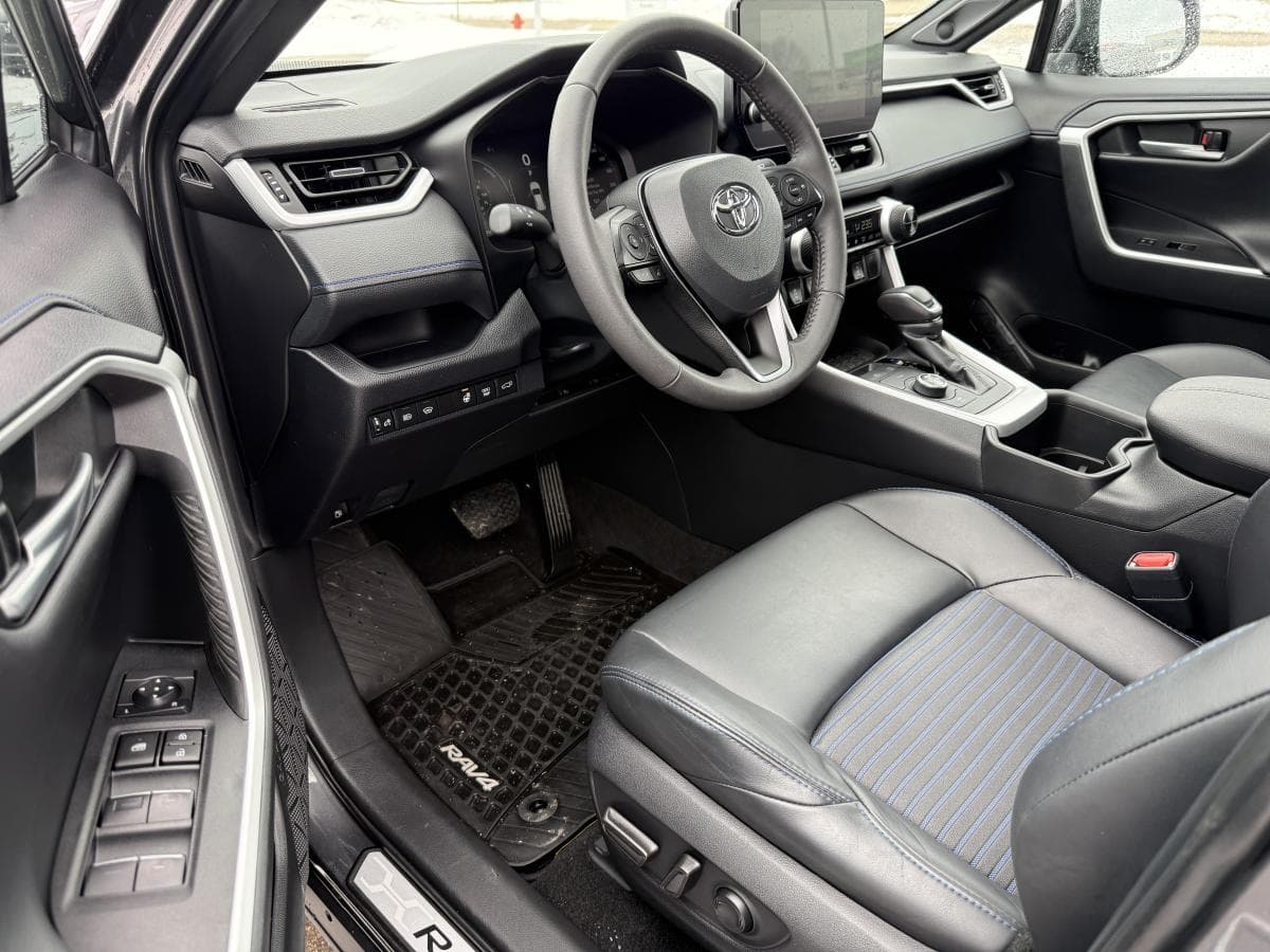 Toyota RAV4 Hybrid XSE 2024 — photo 11