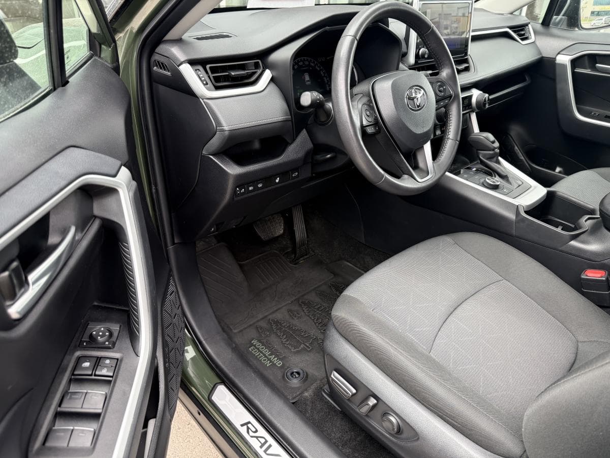 Toyota RAV4 Hybrid XLE 2025 — photo 11