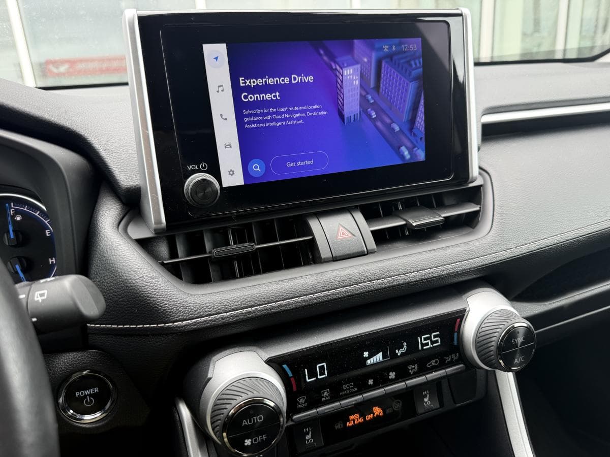 Toyota RAV4 Hybrid XLE 2025 — photo 13
