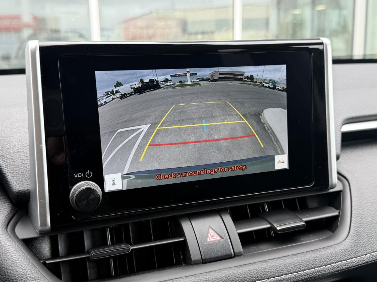 Toyota RAV4 Hybrid XLE 2025 — photo 14