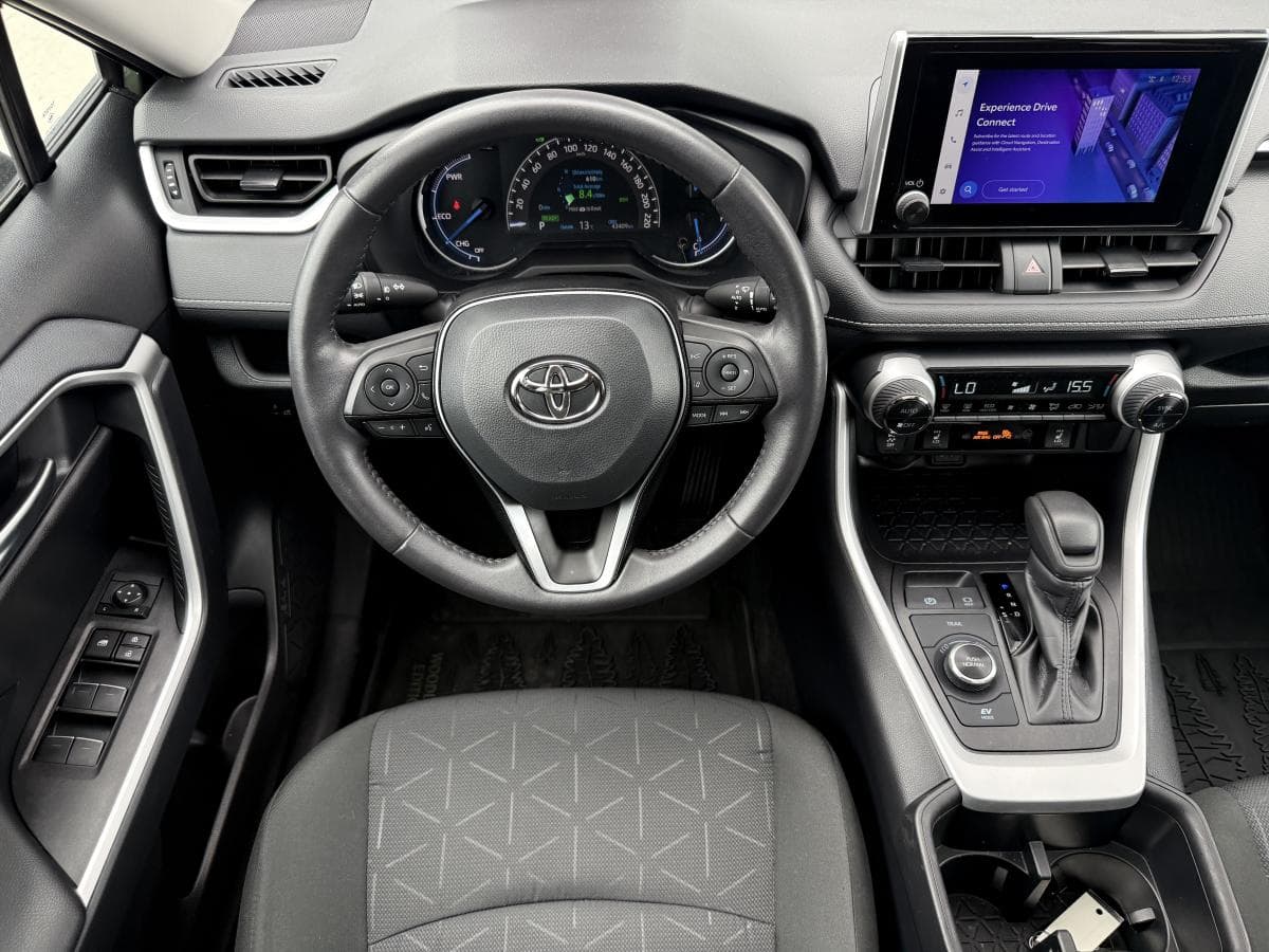 Toyota RAV4 Hybrid XLE 2025 — photo 16