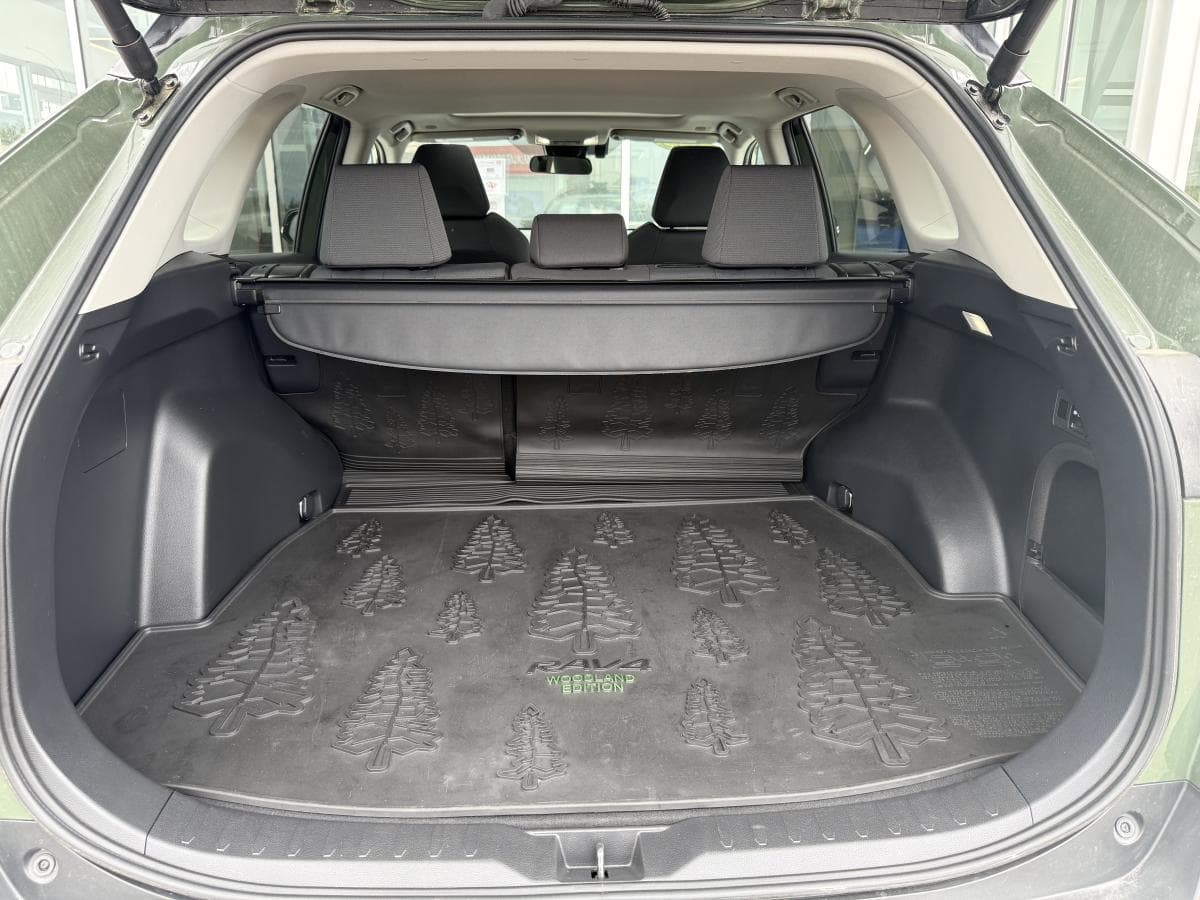 Toyota RAV4 Hybrid XLE 2025 — photo 19