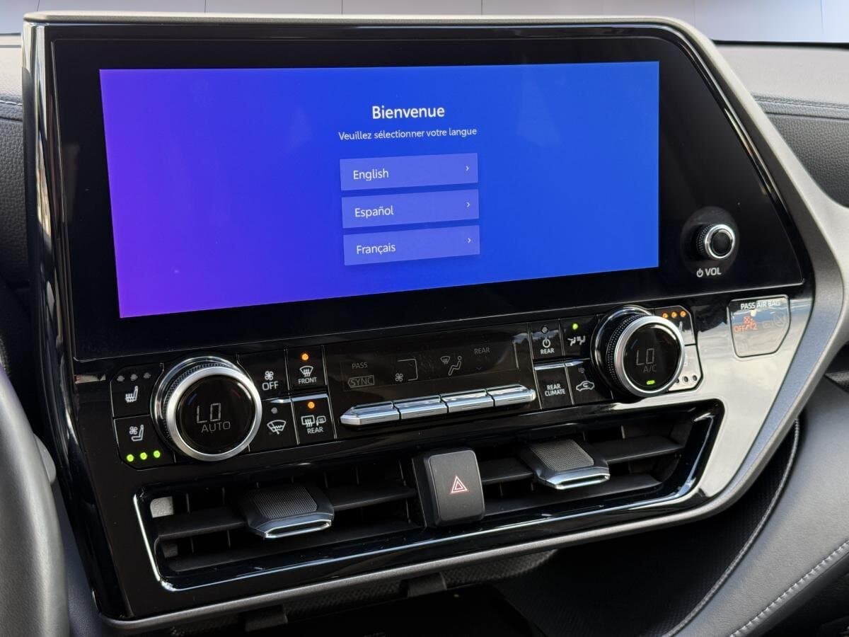 Toyota Highlander Hybrid Limited 2023 — photo 13