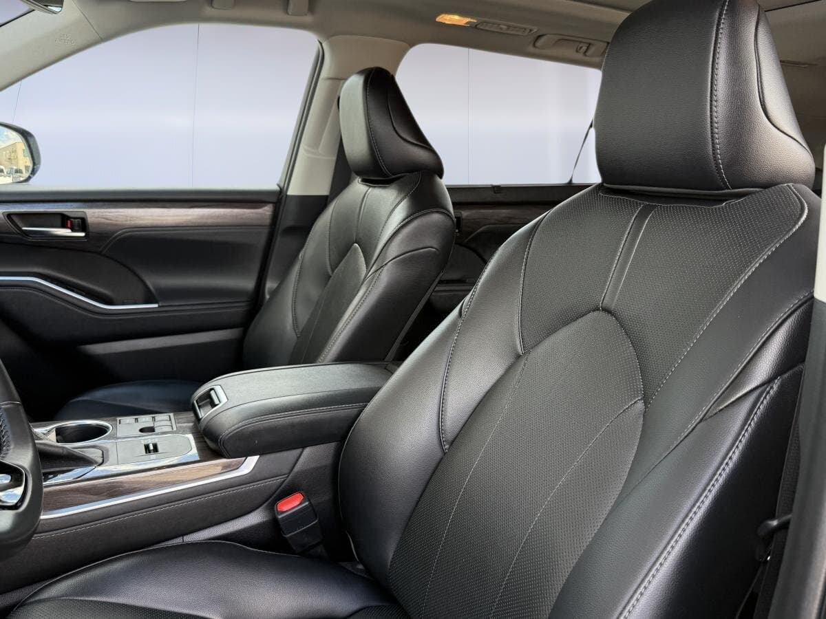 Toyota Highlander Hybrid Limited 2023 — photo 16