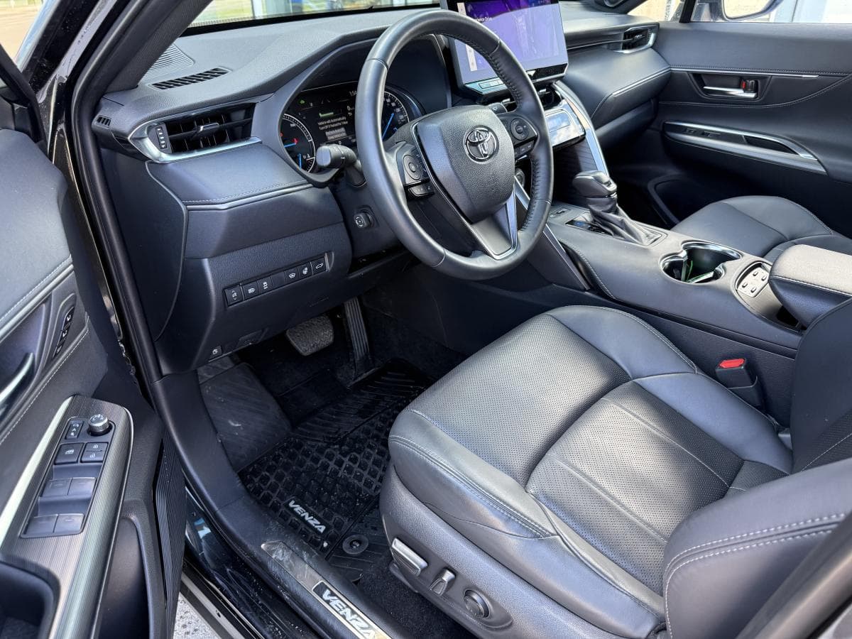 Toyota Venza XLE 2024 — photo 10