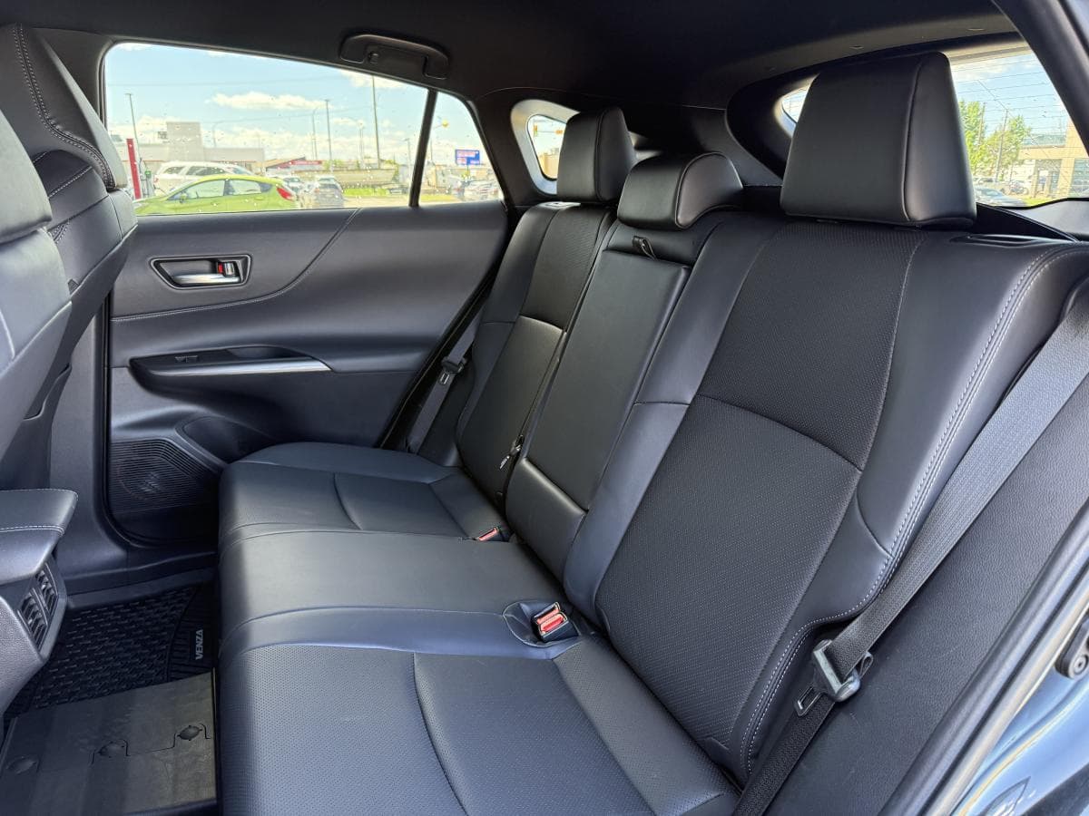 Toyota Venza XLE 2024 — photo 16