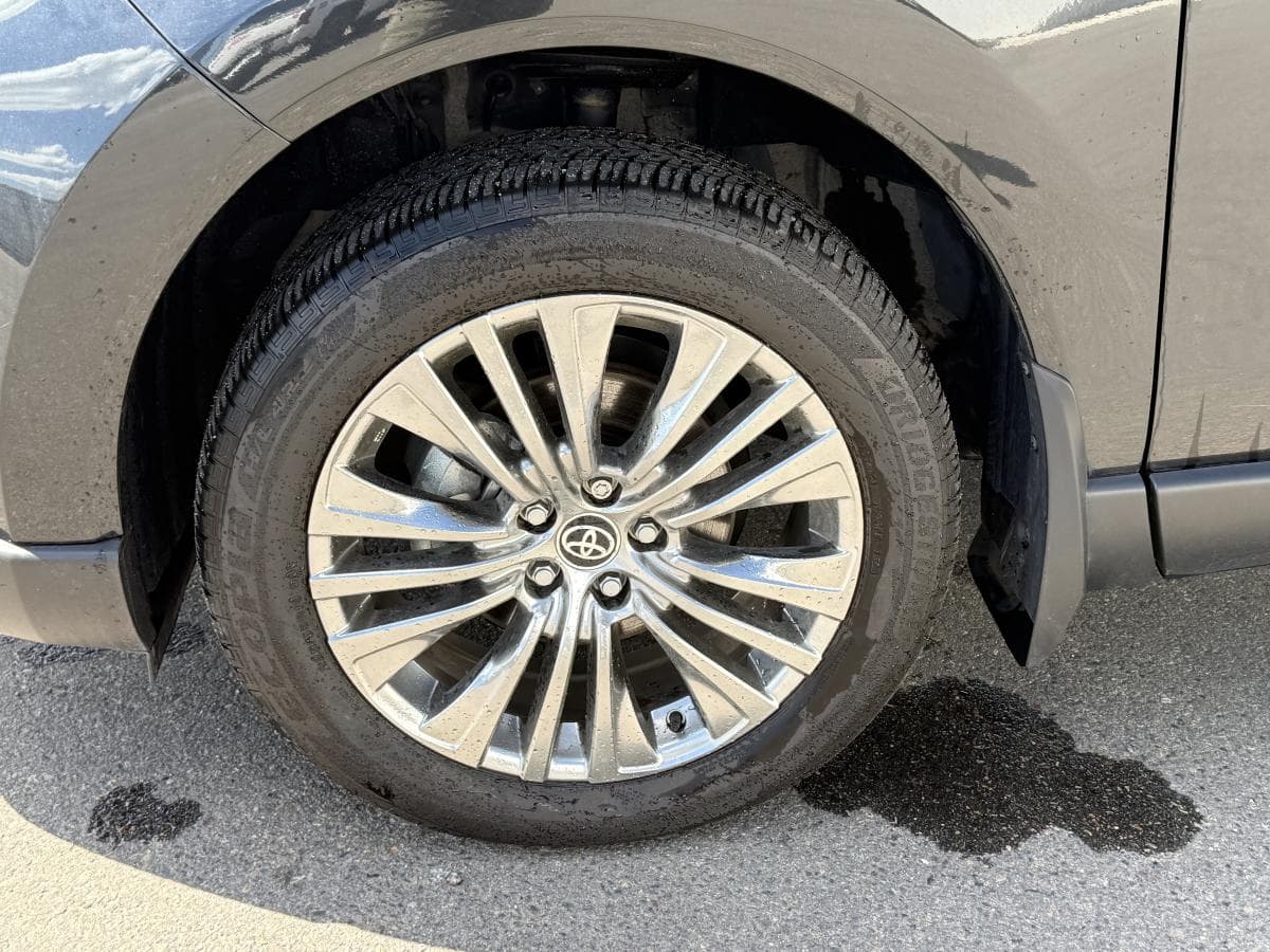 Toyota Venza XLE 2024 — photo 9