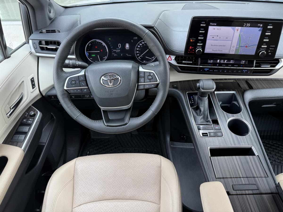 Toyota Sienna Limited 2024 — photo 15