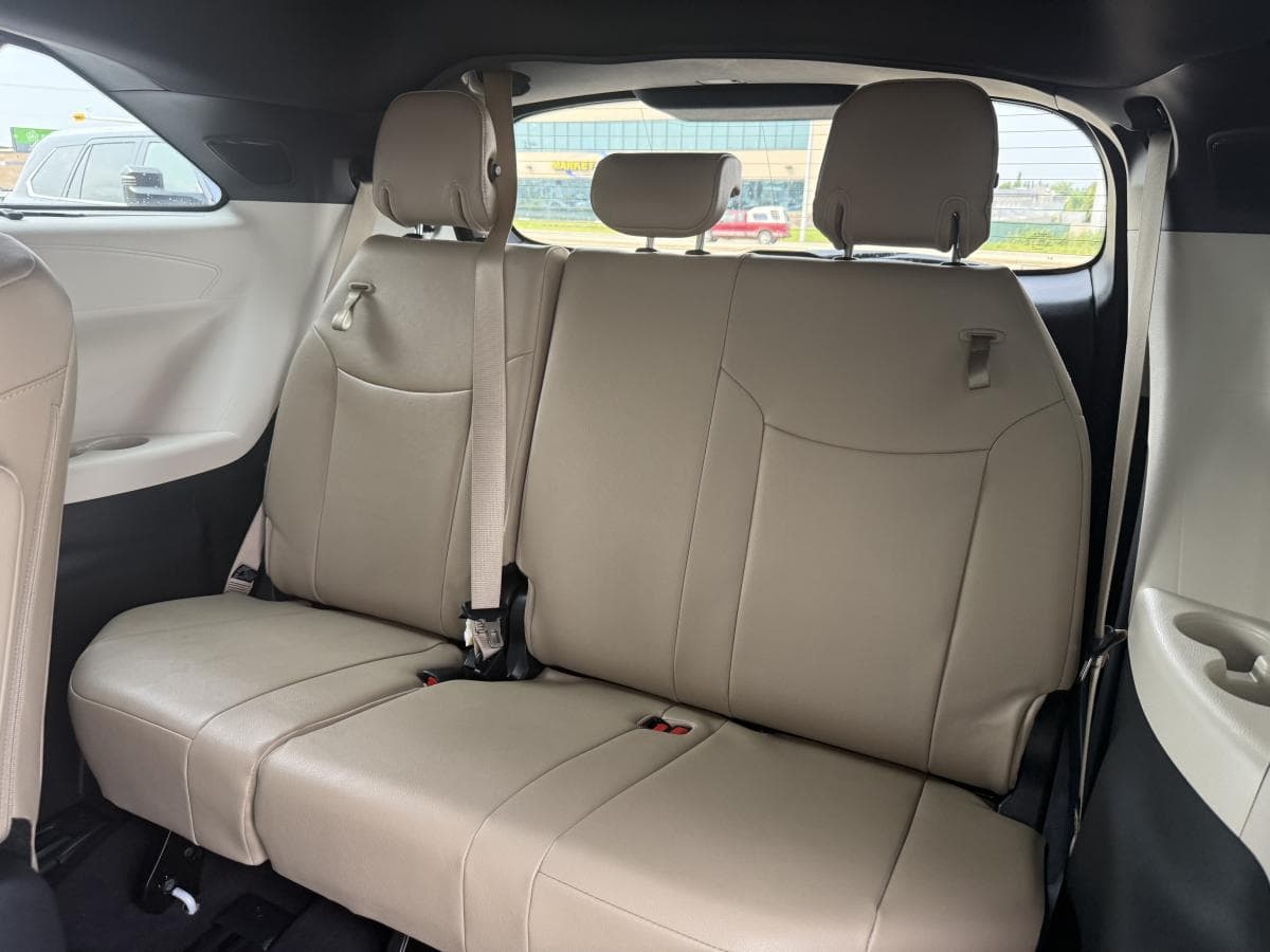 Toyota Sienna Limited 2024 — photo 19