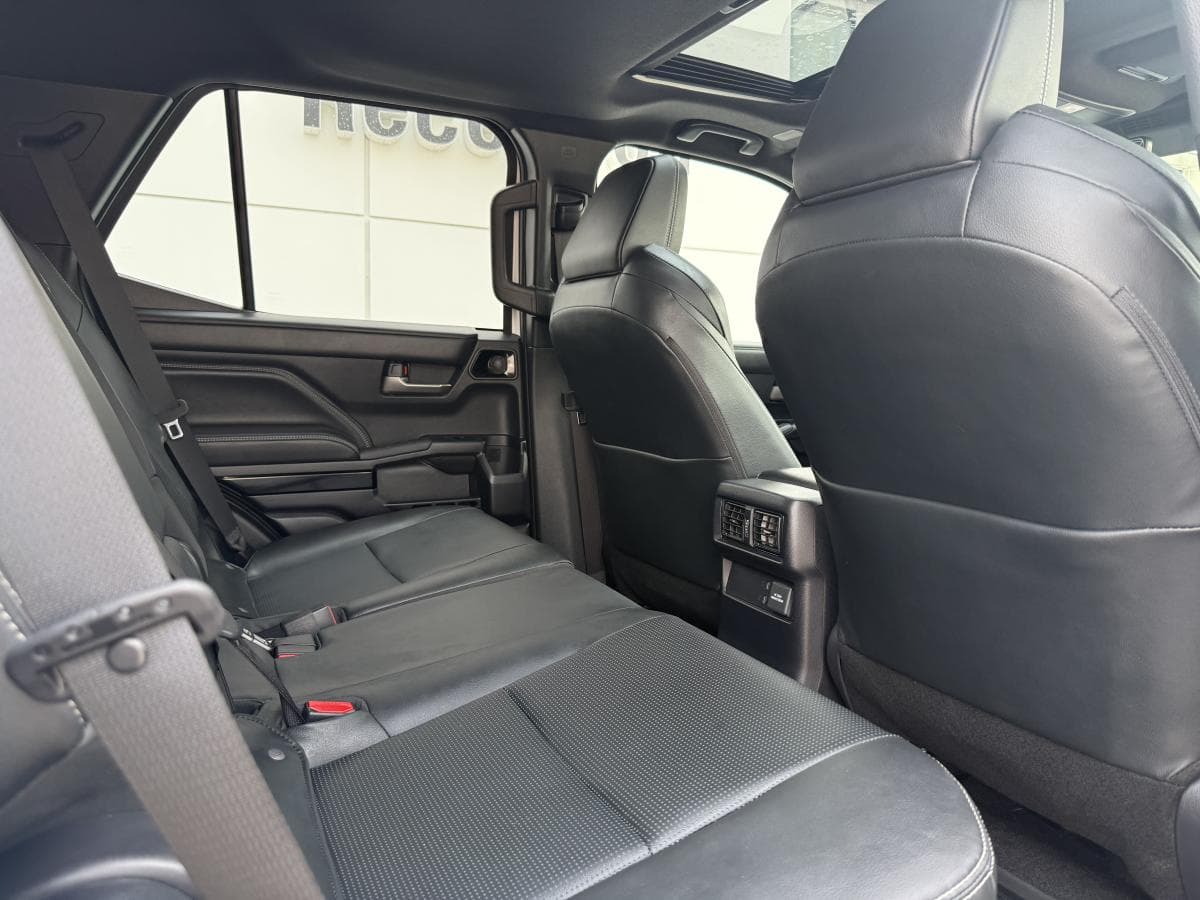 Toyota 4Runner Base 2025 — photo 17
