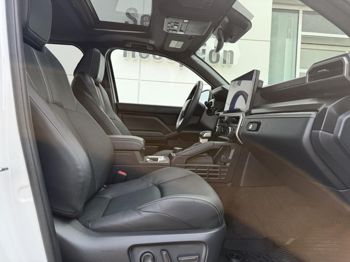 Toyota 4Runner Base 2025 — photo 18