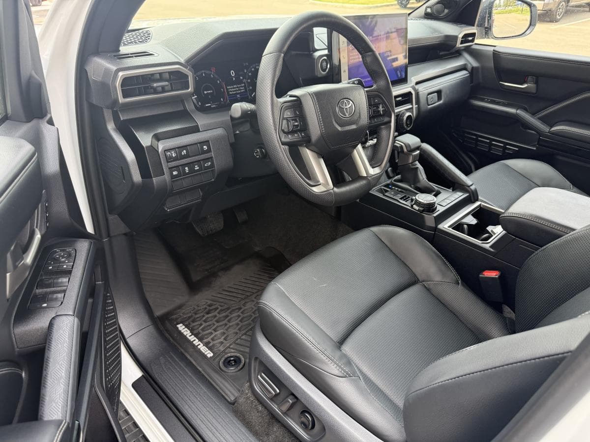 Toyota 4Runner Base 2025 — photo 7