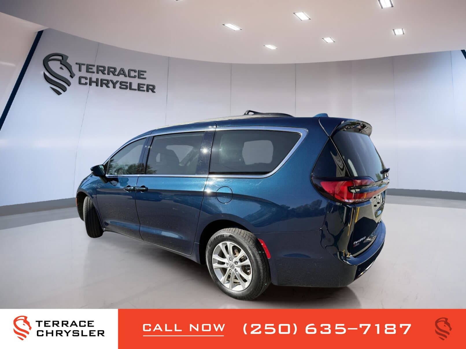 Chrysler Pacifica Touring AWD 2022 — photo 3