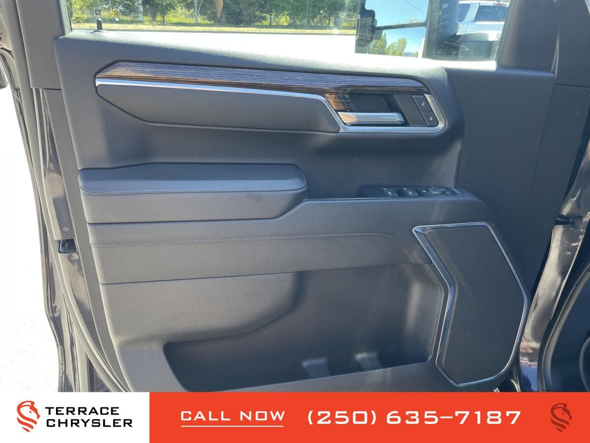 GMC Sierra 1500 Crew Cab Standard Box 4-Wheel Drive Elevation 2023 — photo 10