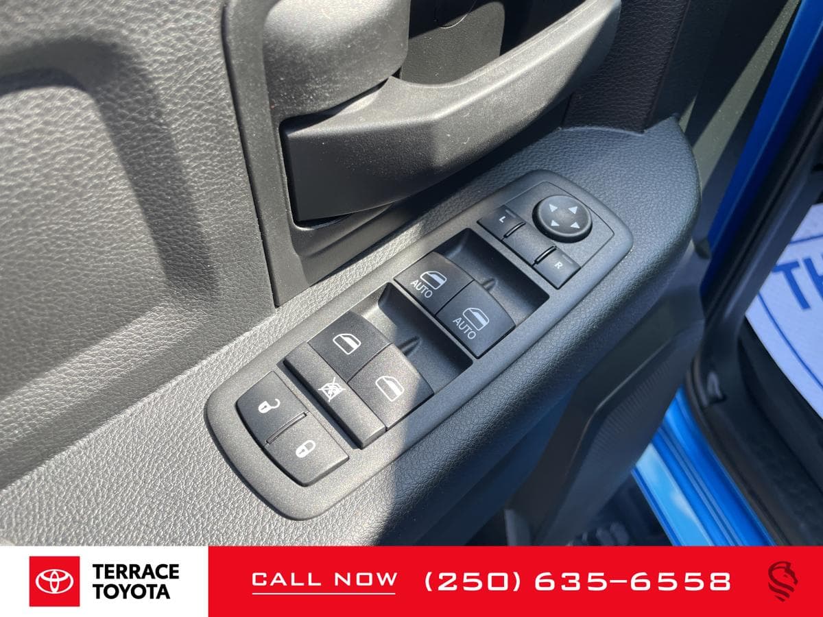 RAM 1500 Classic Express 4x4 Crew Cab 5'7" Box 2022 — photo 12