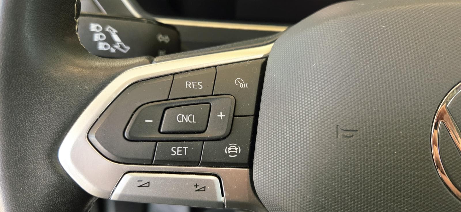 Volkswagen Tiguan 2023 — photo 10
