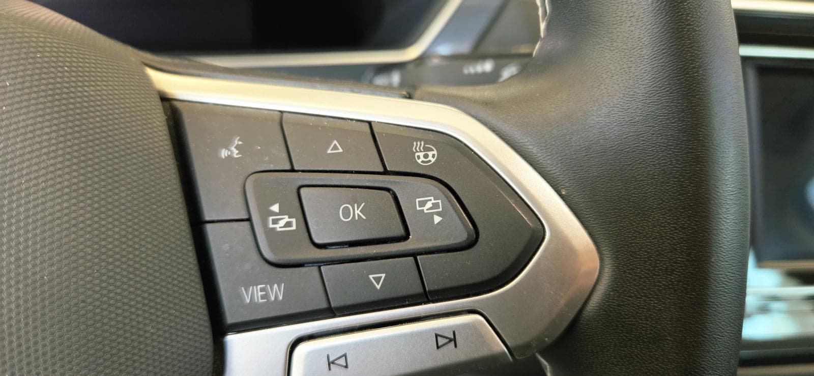 Volkswagen Tiguan 2023 — photo 11