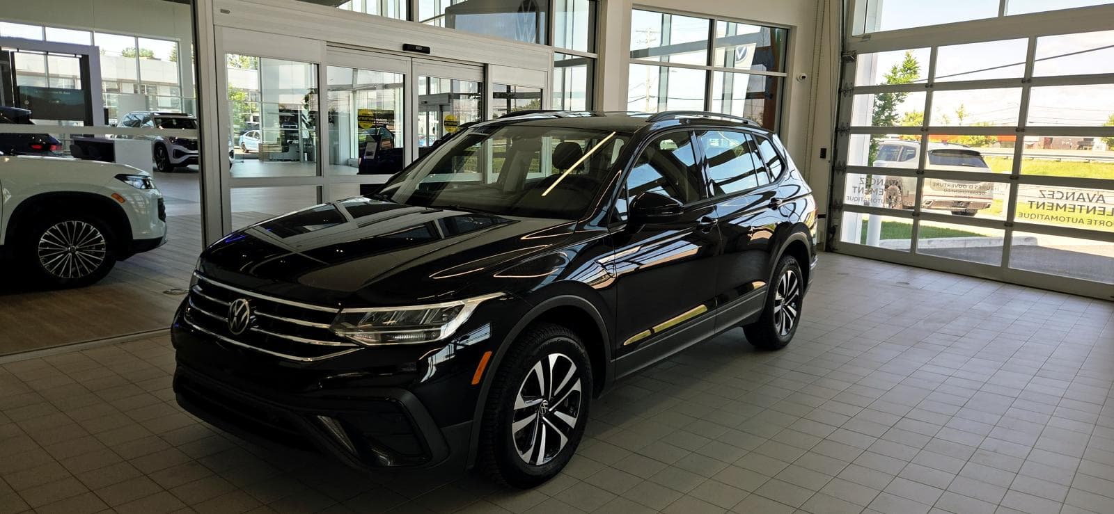 Volkswagen Tiguan 2023 — photo 2