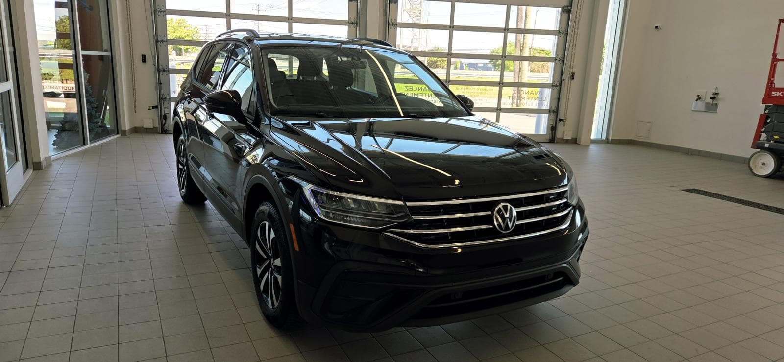 Volkswagen Tiguan 2023 — photo 4