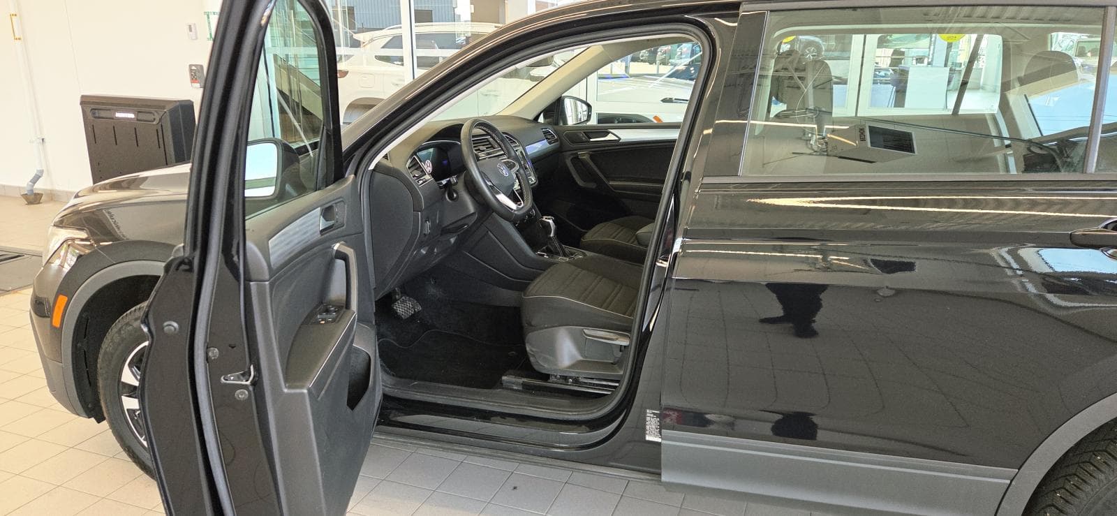 Volkswagen Tiguan 2023 — photo 8