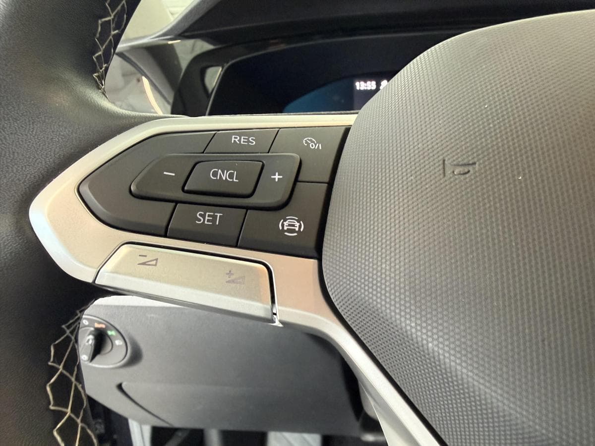 Volkswagen Taos 2023 — photo 15