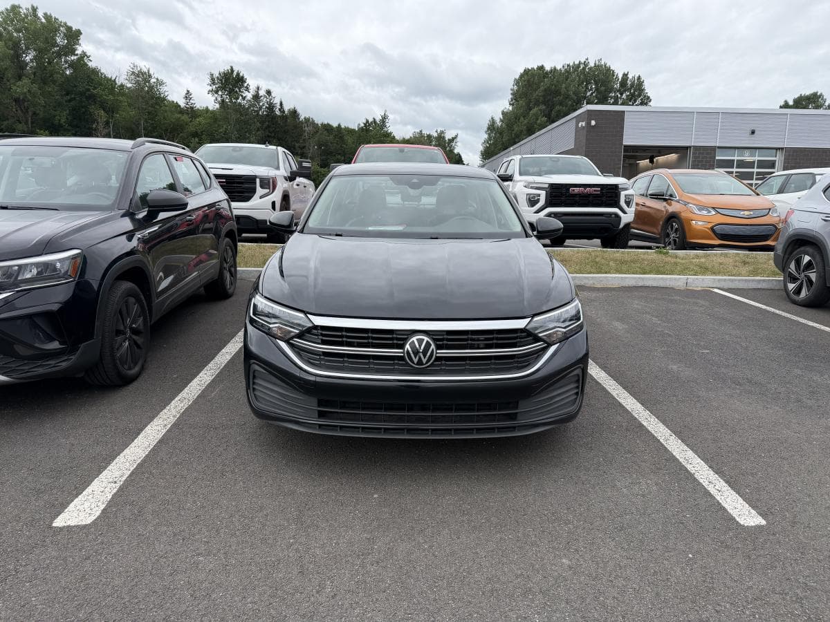 Volkswagen Jetta 2023 — photo 2