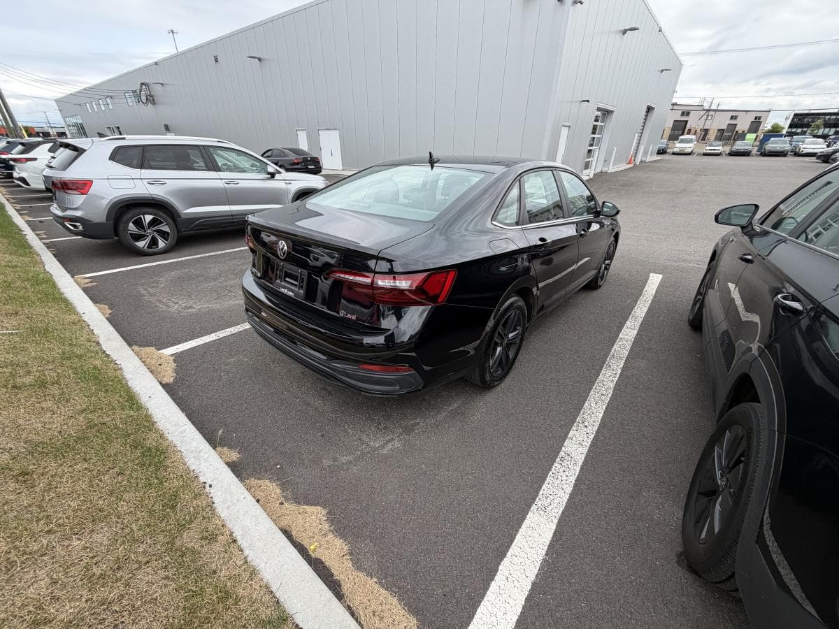 Volkswagen Jetta 2023 — photo 7