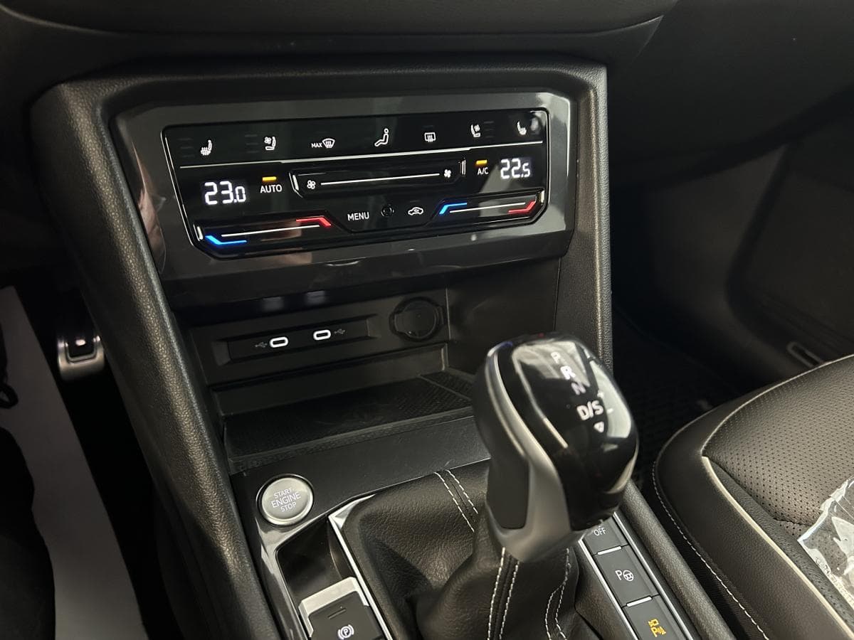 Volkswagen Tiguan 2023 — photo 17