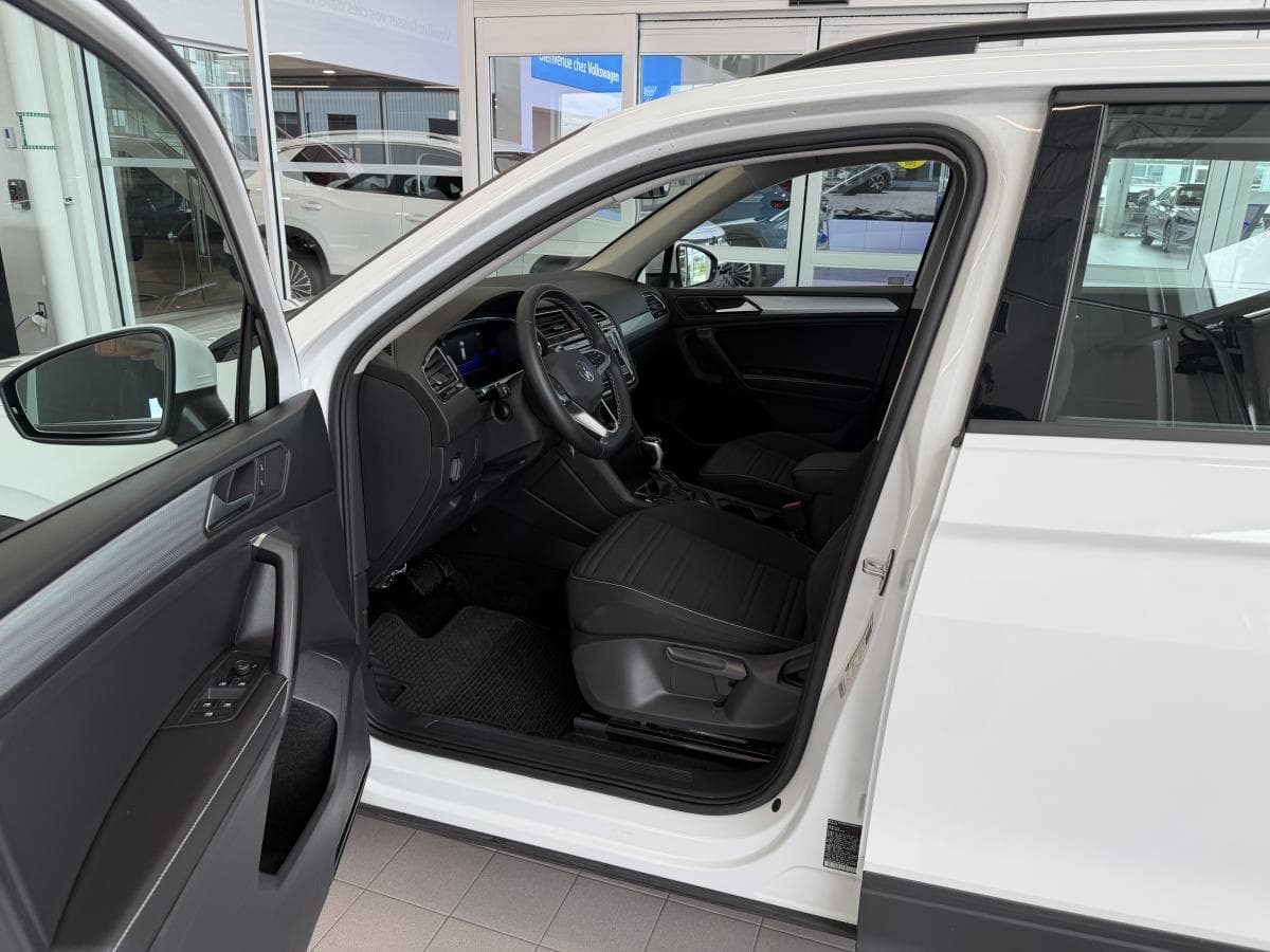 Volkswagen Tiguan 2023 — photo 12