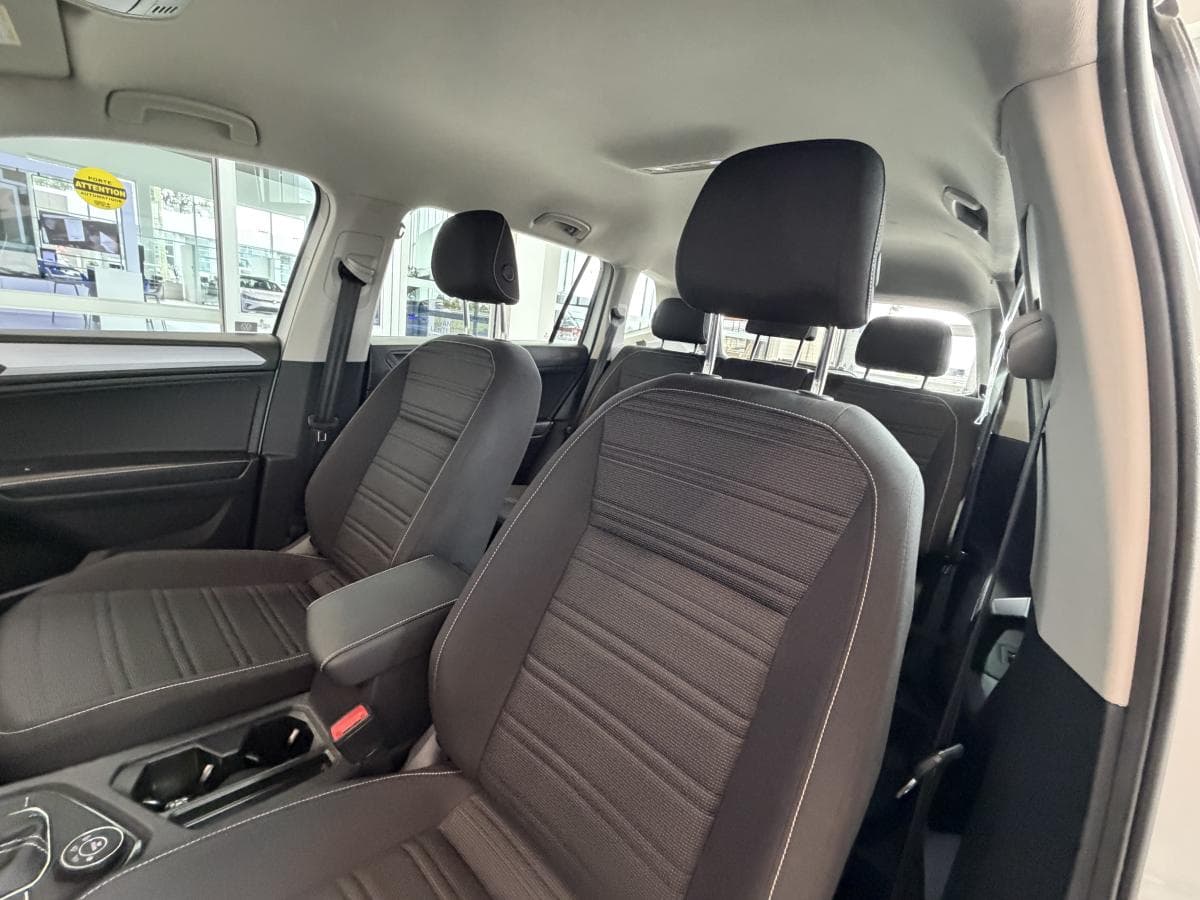 Volkswagen Tiguan 2023 — photo 16