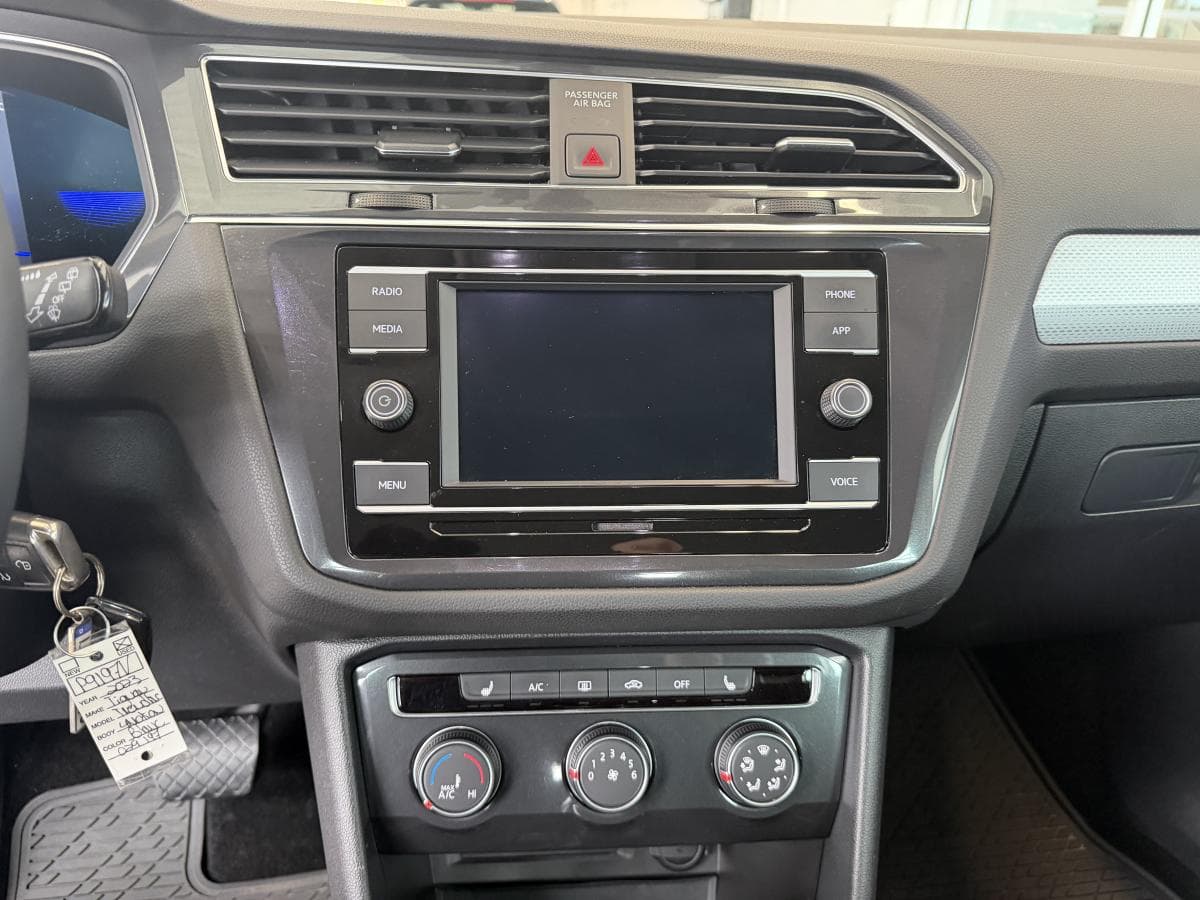 Volkswagen Tiguan 2023 — photo 17