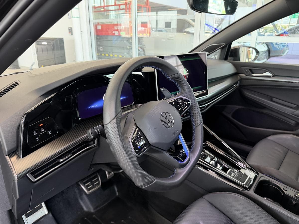 Volkswagen Golf R 2025 — photo 13