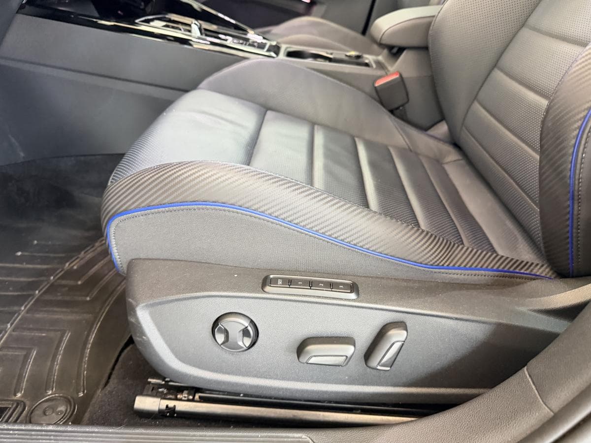 Volkswagen Golf R 2025 — photo 14