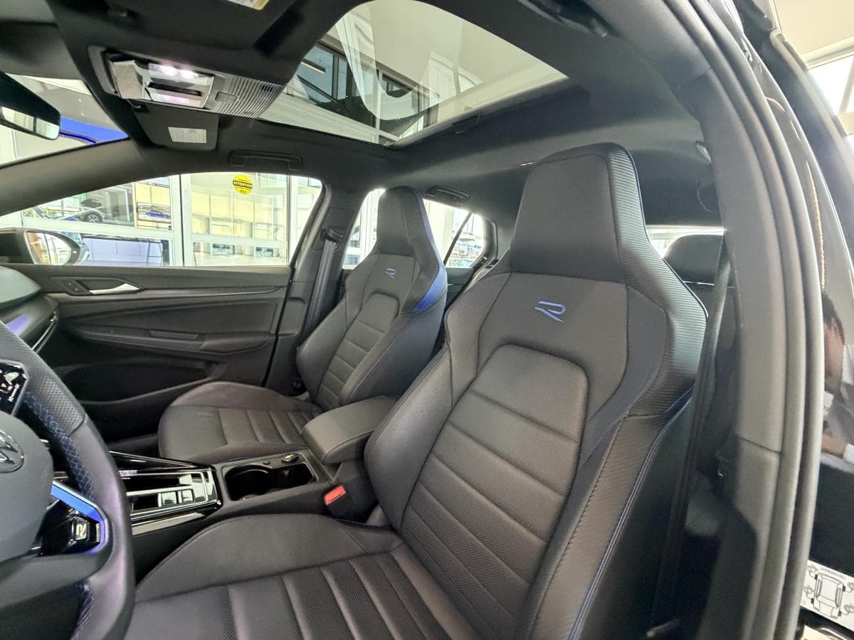 Volkswagen Golf R 2025 — photo 15