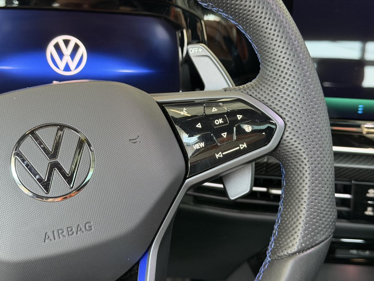 Volkswagen Golf R 2025 — photo 17