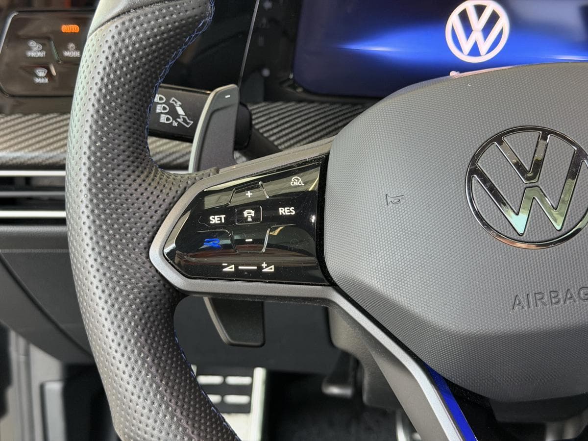 Volkswagen Golf R 2025 — photo 18
