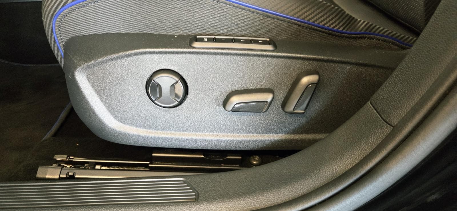 Volkswagen Golf R 2025 — photo 11