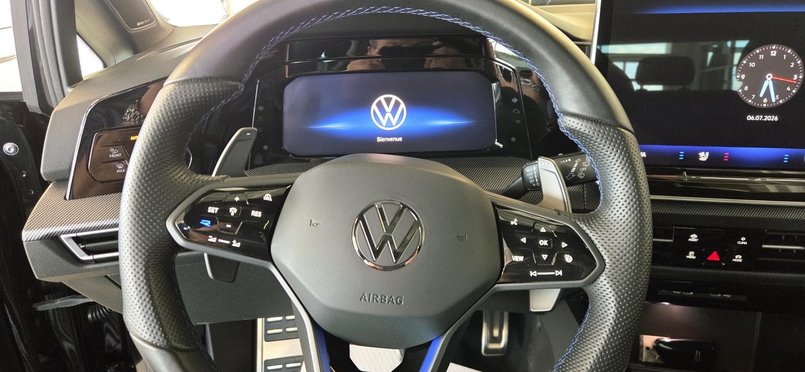 Volkswagen Golf R 2025 — photo 12