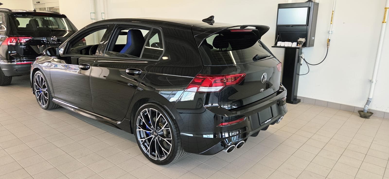 Volkswagen Golf R 2025 — photo 7