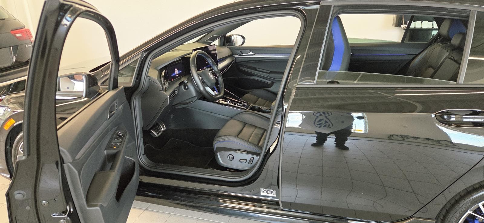 Volkswagen Golf R 2025 — photo 9