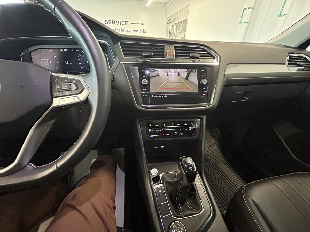 Volkswagen Tiguan 2023 — photo 16