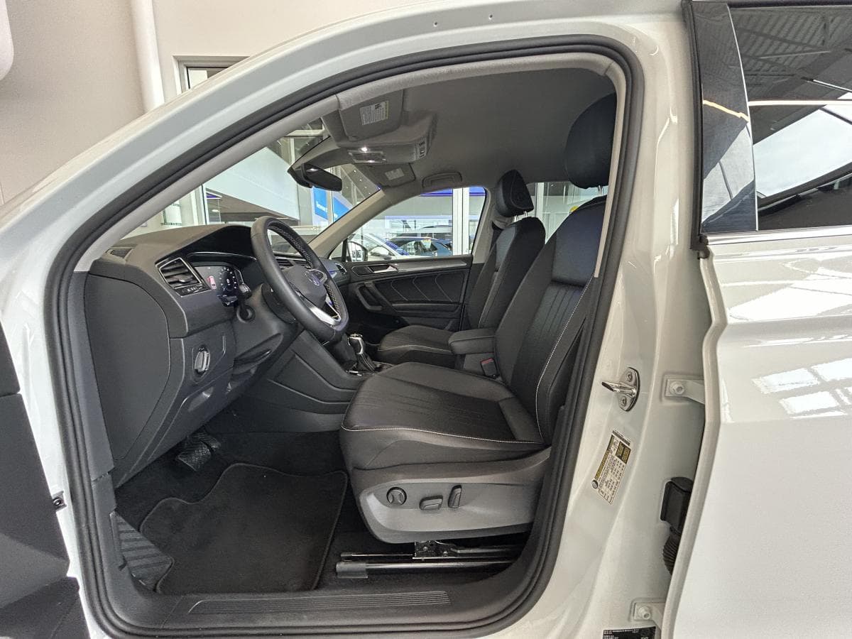 Volkswagen Tiguan 2023 — photo 11