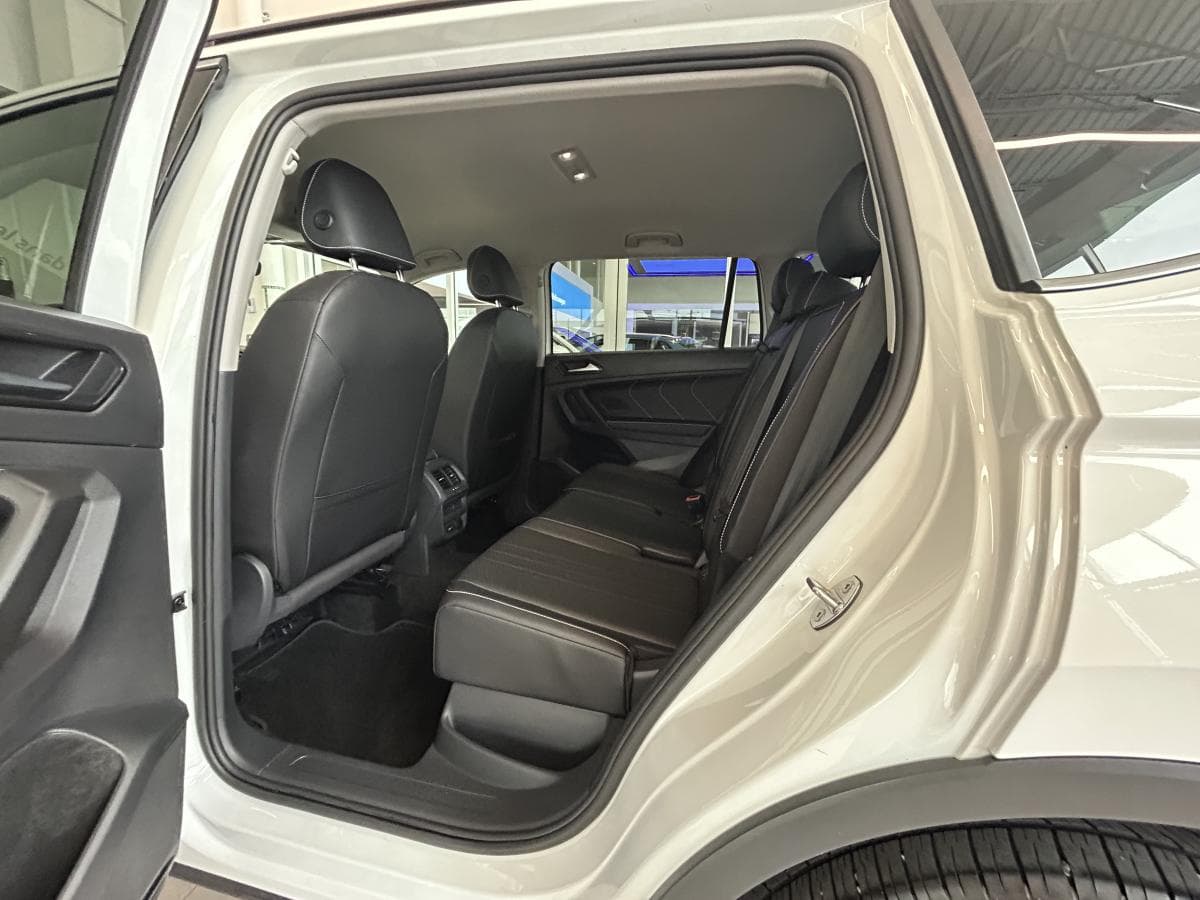 Volkswagen Tiguan 2023 — photo 9